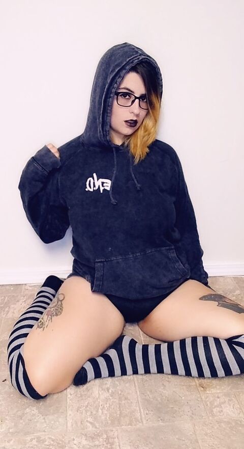 thatemochick93 avatar